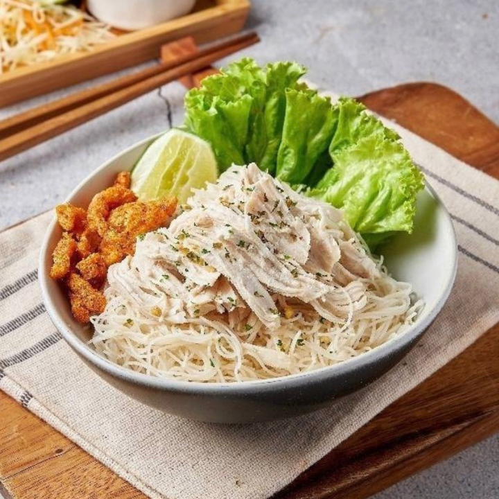 เส้นหมี่คลุกไก่ฉีก